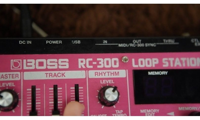 Boss RC-300 loop station (лупер)
