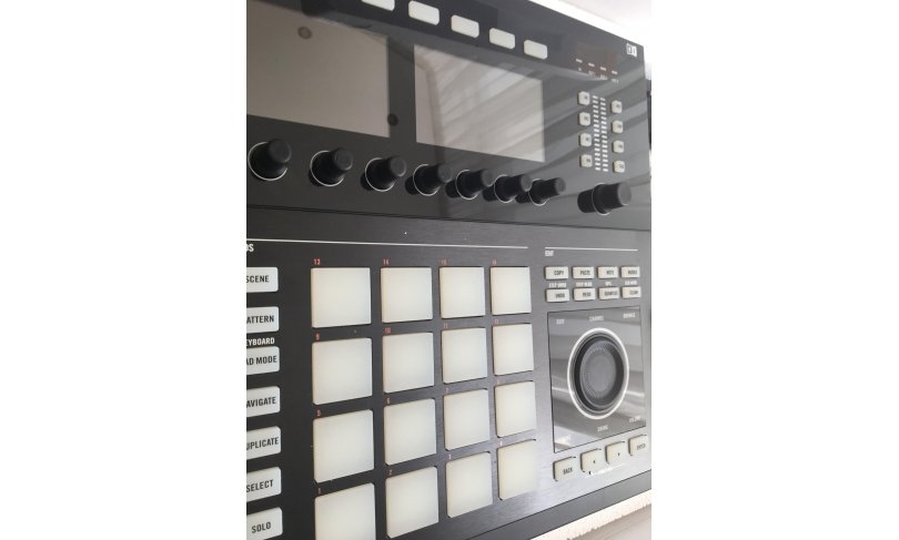 DJ контроллер Maschine Studio Black