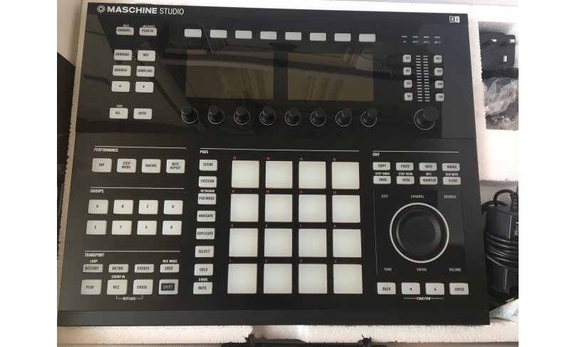 DJ контроллер Maschine Studio Black
