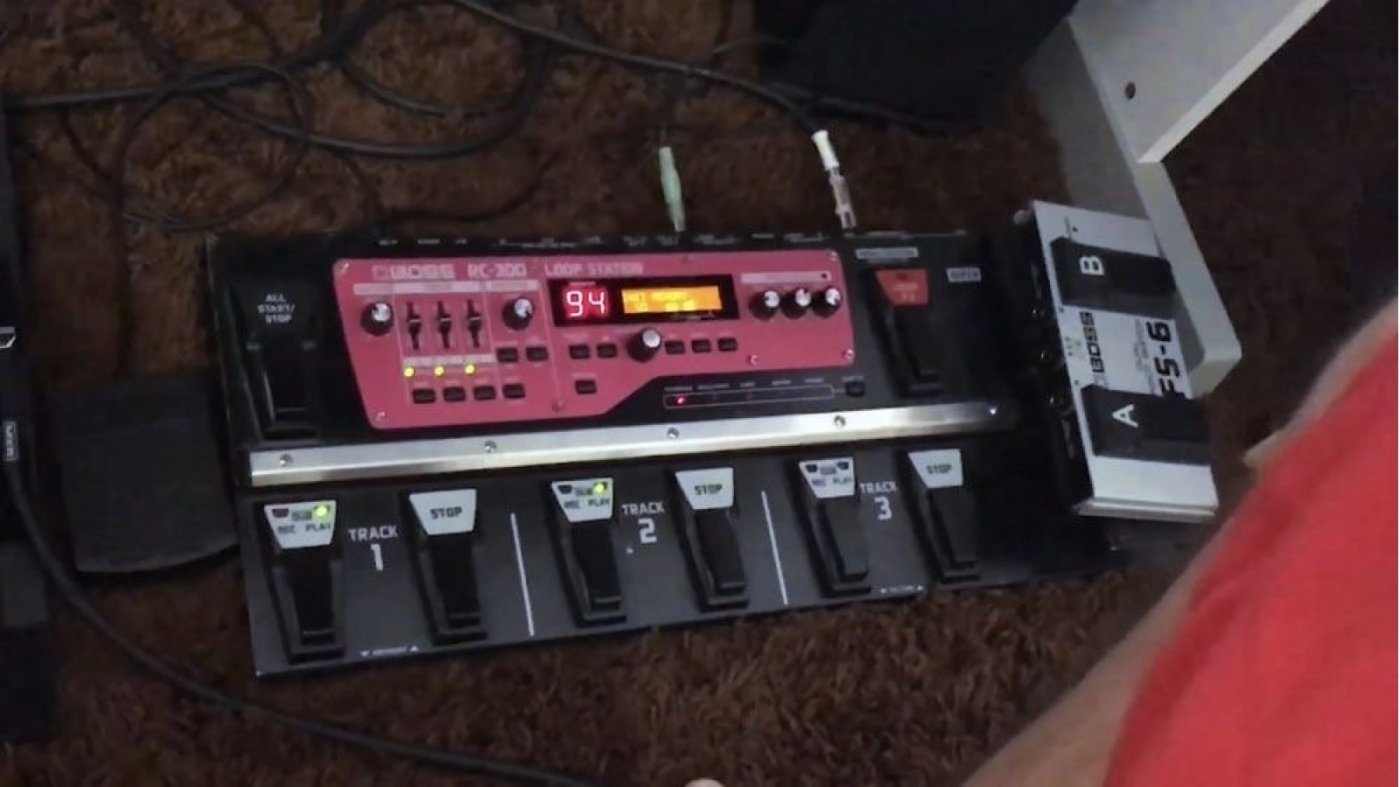 Boss RC-300 loop station (лупер)