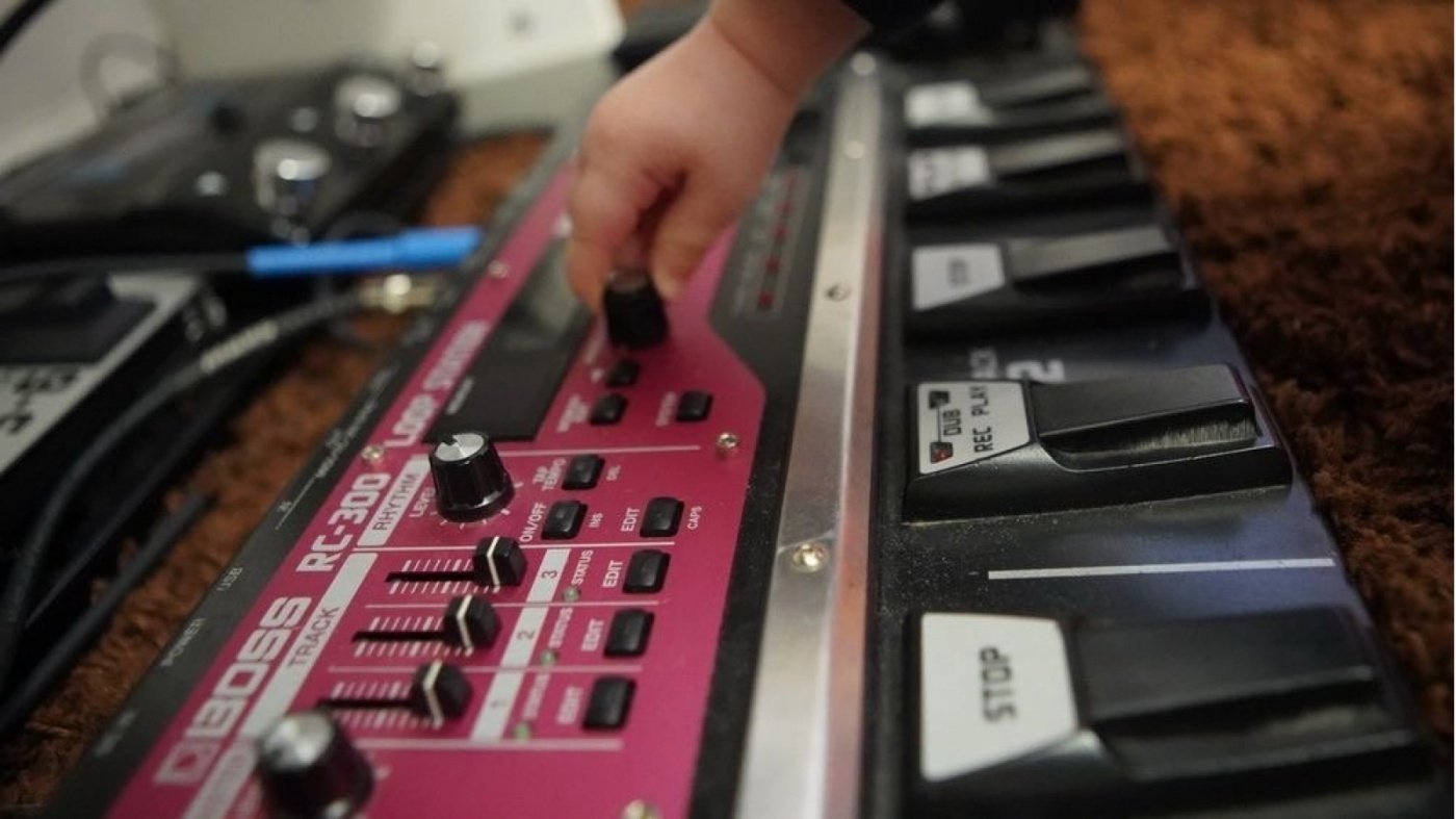 Boss RC-300 loop station (лупер)