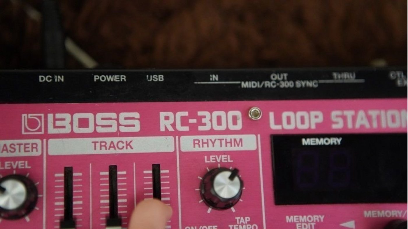 Boss RC-300 loop station (лупер)