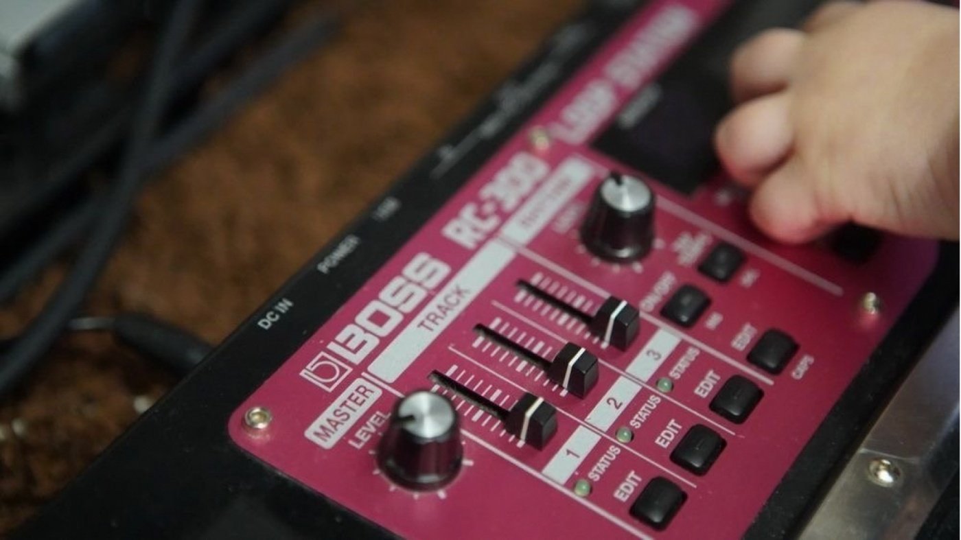 Boss RC-300 loop station (лупер)