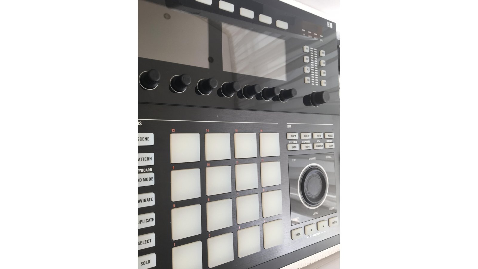 DJ контроллер Maschine Studio Black