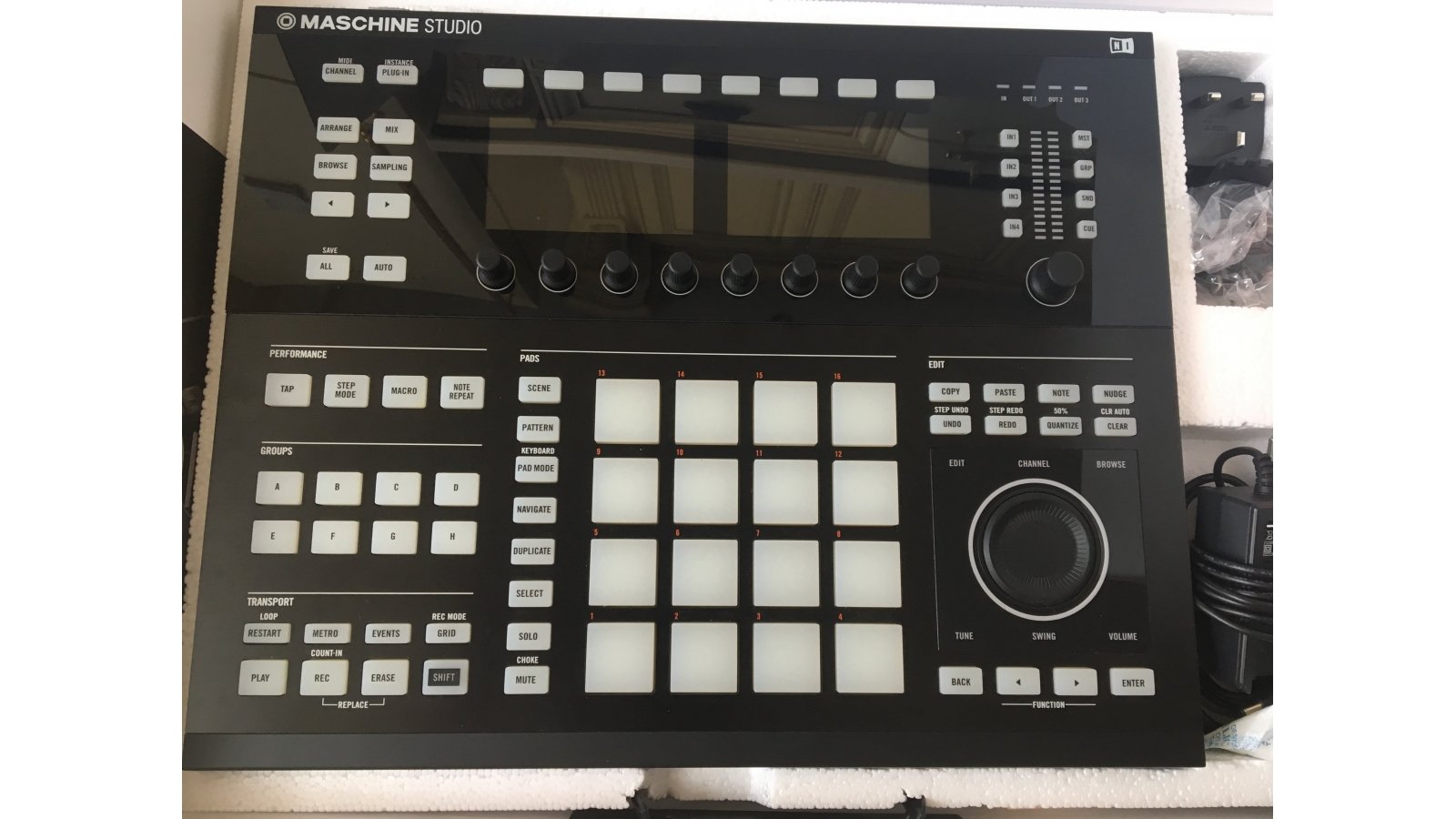 DJ контроллер Maschine Studio Black