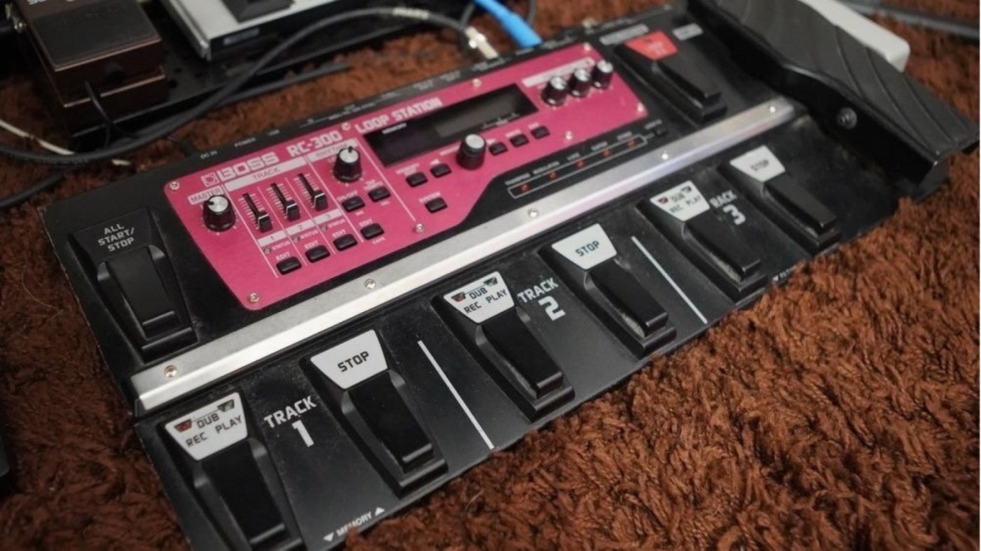 Boss RC-300 loop station (лупер)
