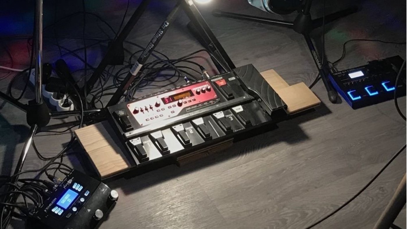 Boss RC-300 loop station (лупер)